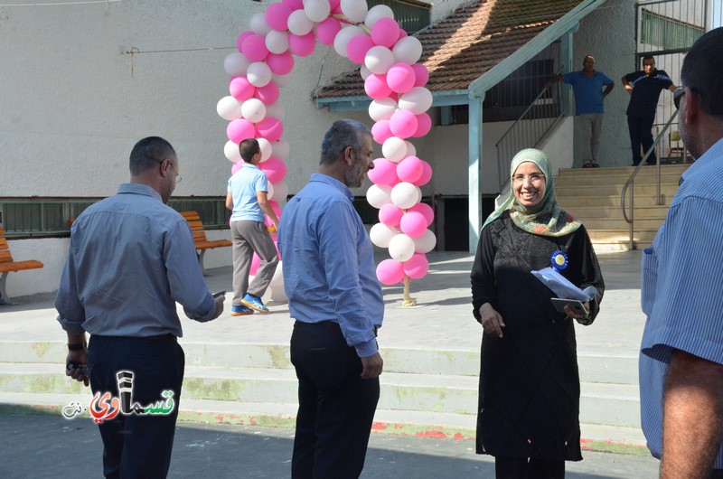 كفرقاسم- فيديو: نواب وأعضاء المجلس البلدي يشاركون الطلاب افتتاح عامهم الدراسي  باجواء بهيجة .